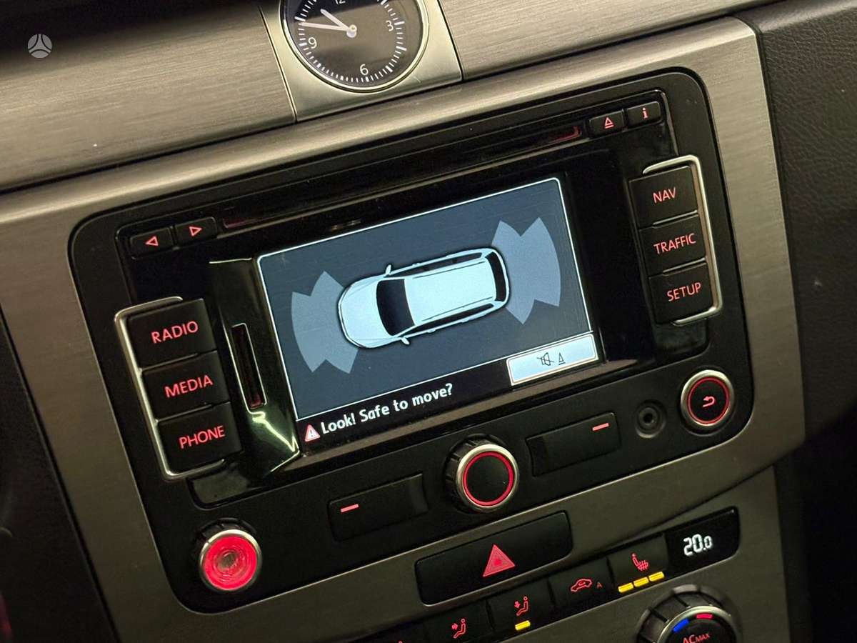 Volkswagen Passat - 4