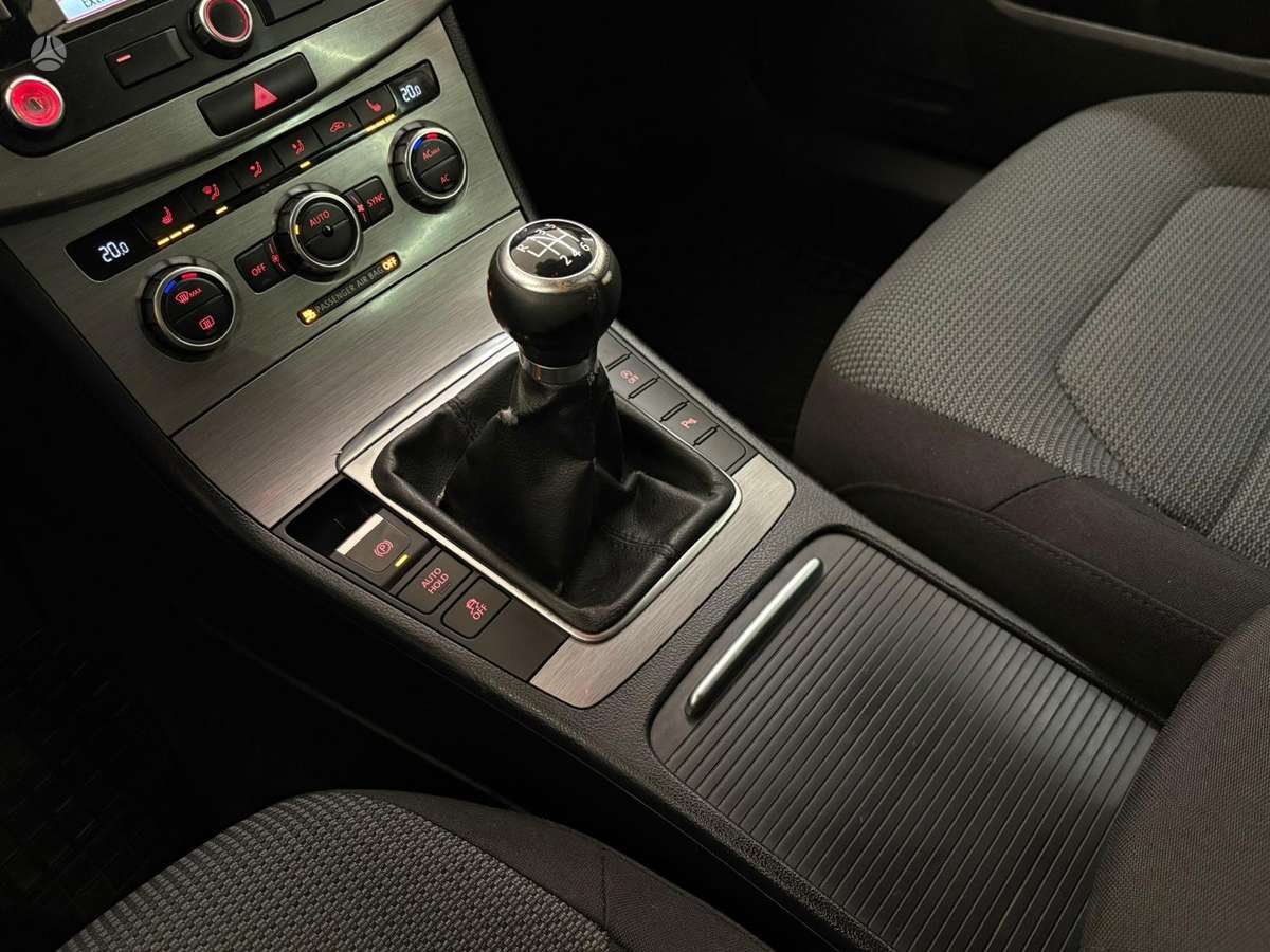 Volkswagen Passat - 10