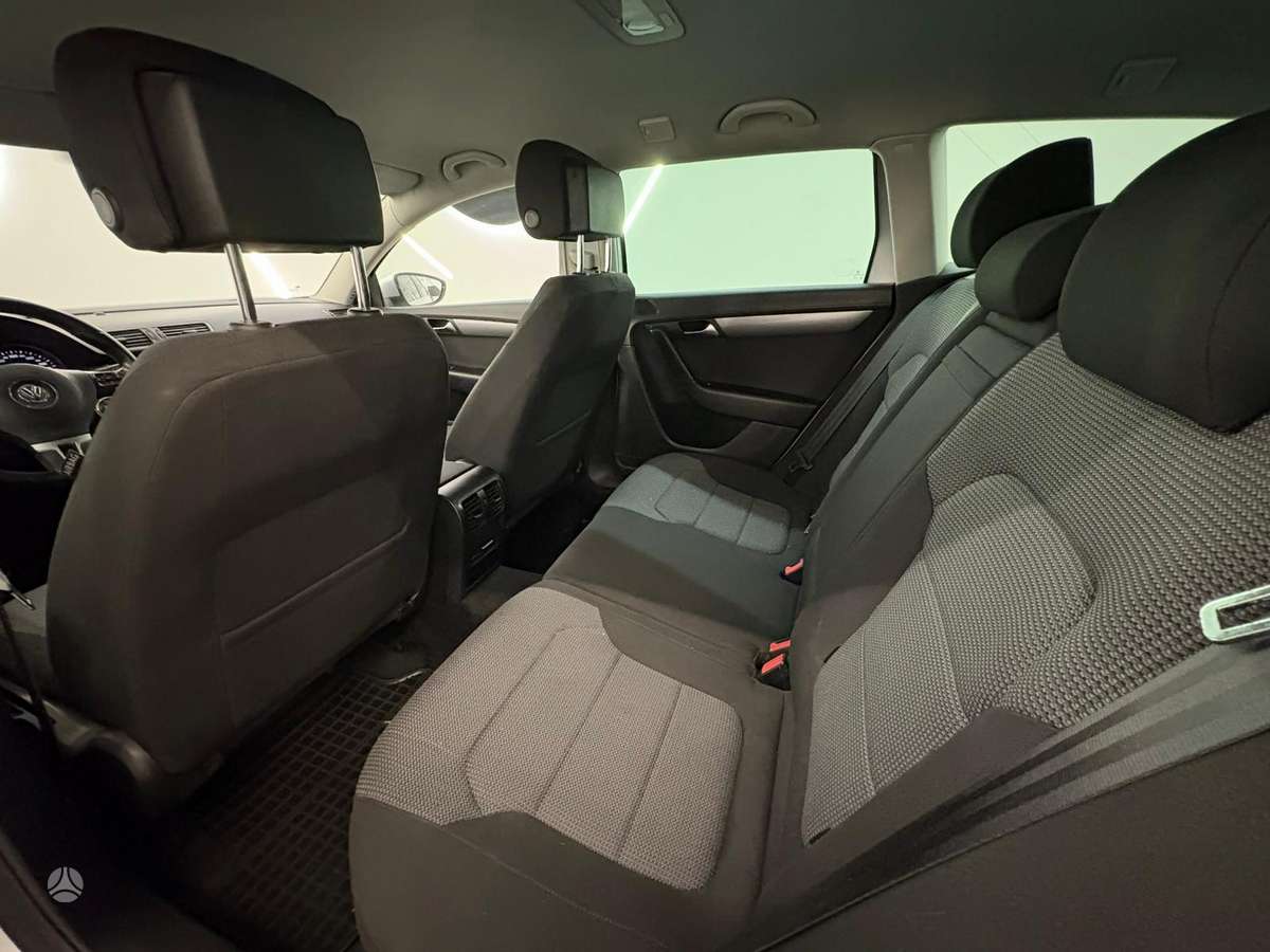 Volkswagen Passat - 12