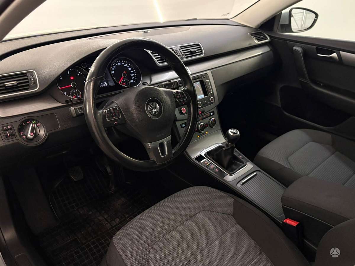 Volkswagen Passat - 2