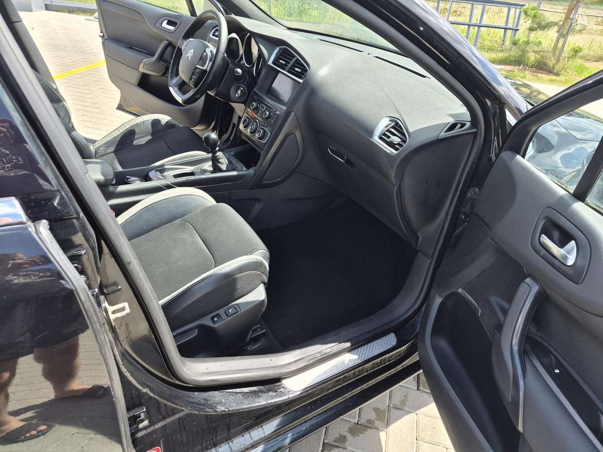 Citroen DS4, 1.6 l., hatchback