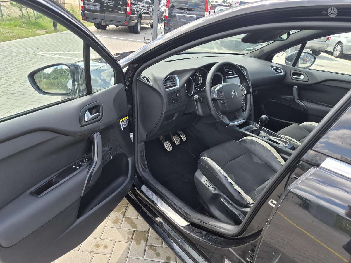 Citroen DS4, 1.6 l., hatchback