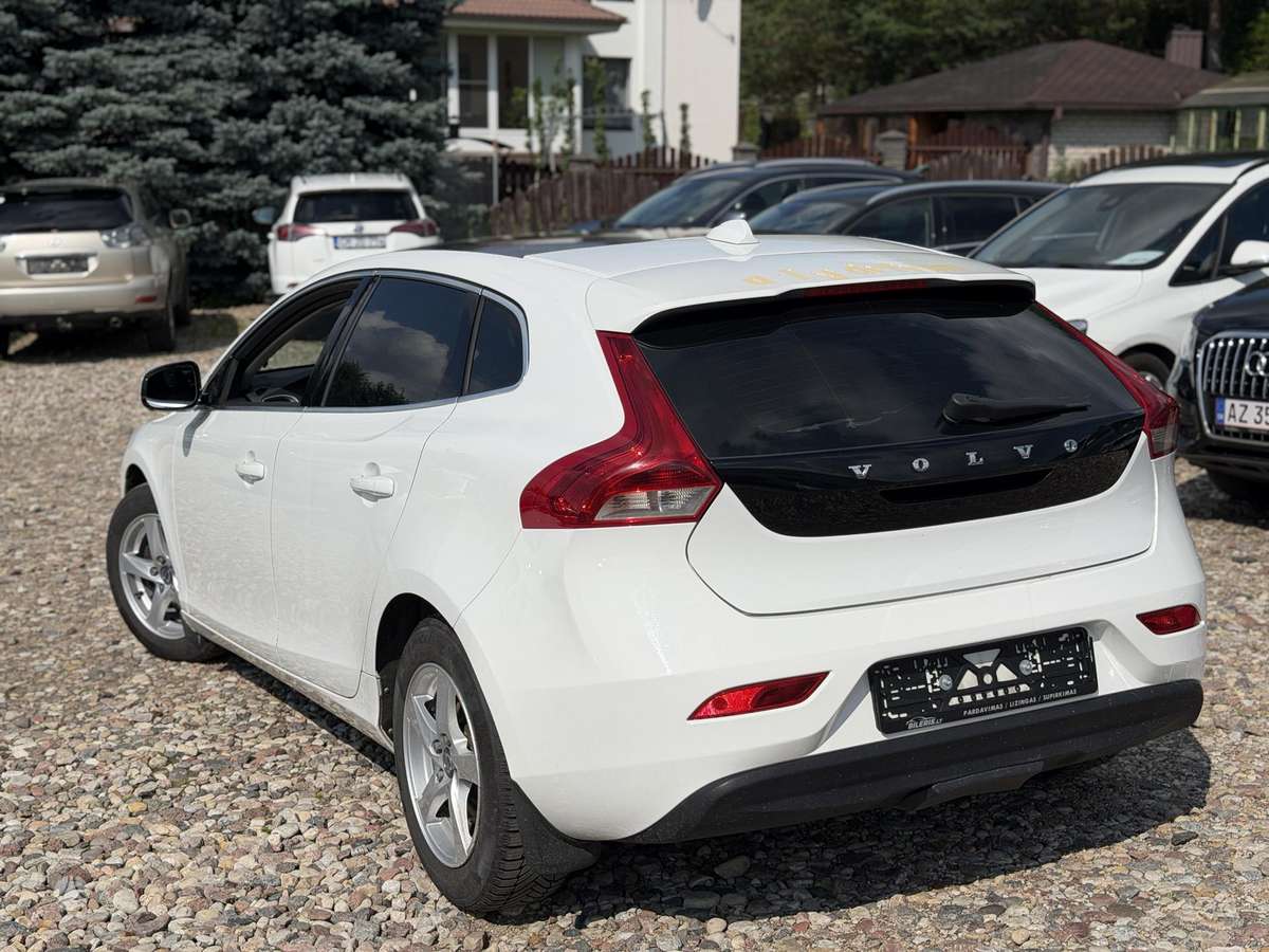 Volvo V40, 1.6 l., hatchback