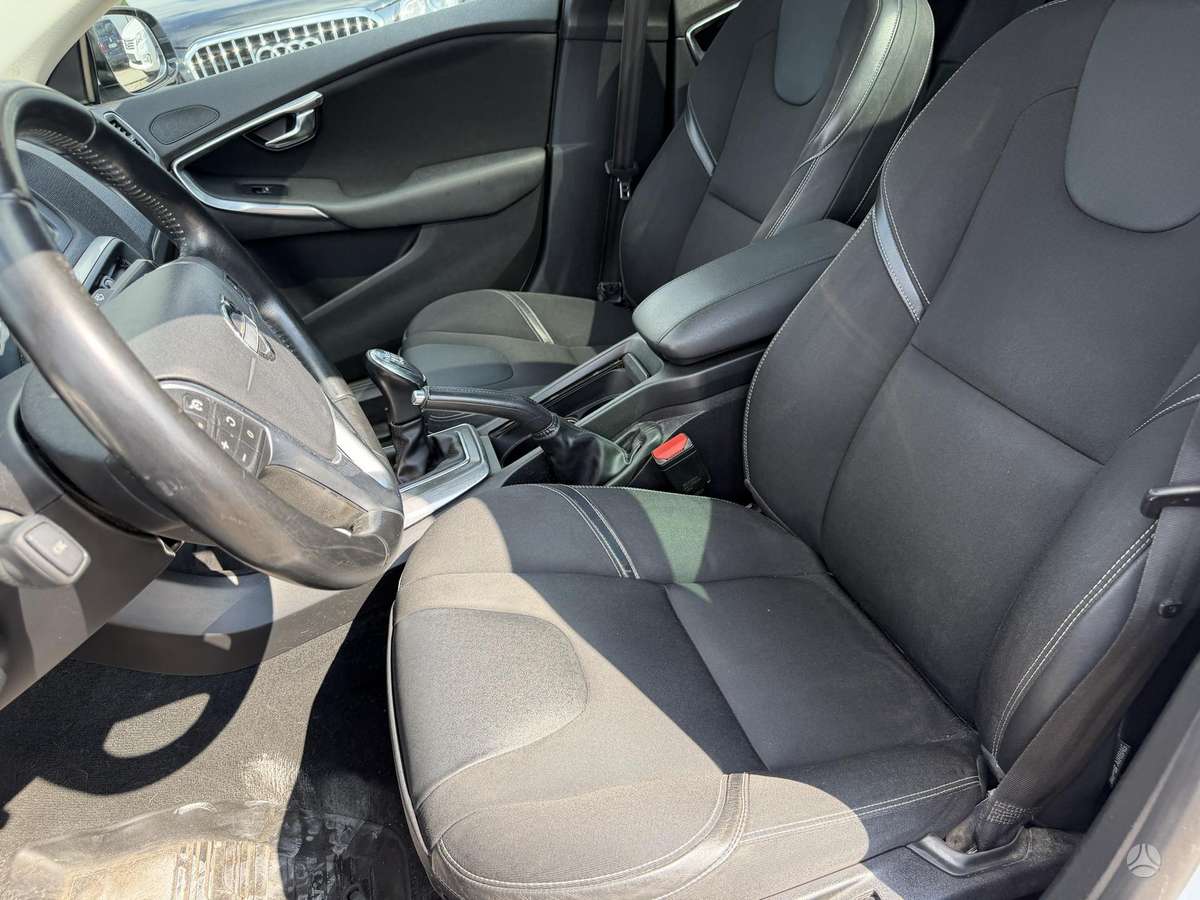 Volvo V40, 1.6 l., Хэтчбек
