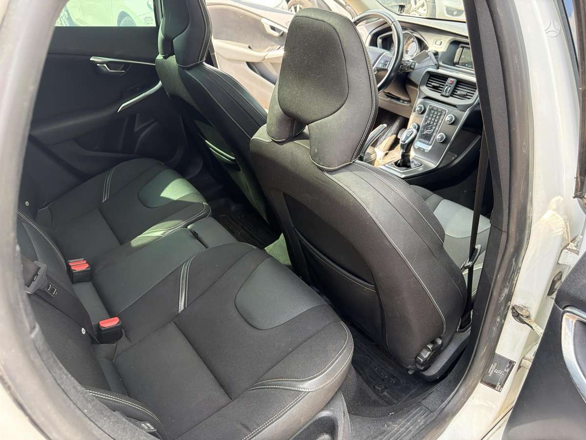 Volvo V40, 1.6 l., hatchback
