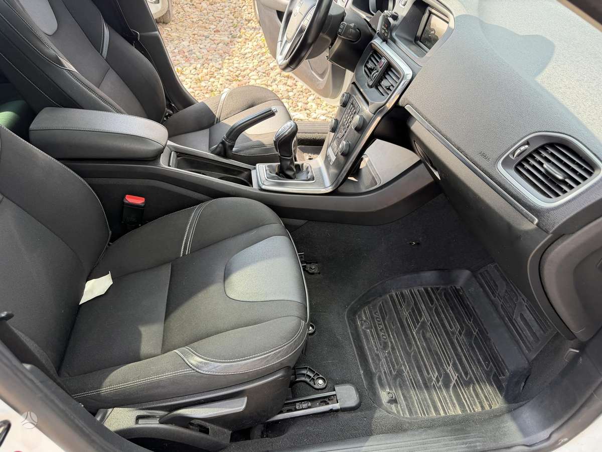 Volvo V40, 1.6 l., Хэтчбек