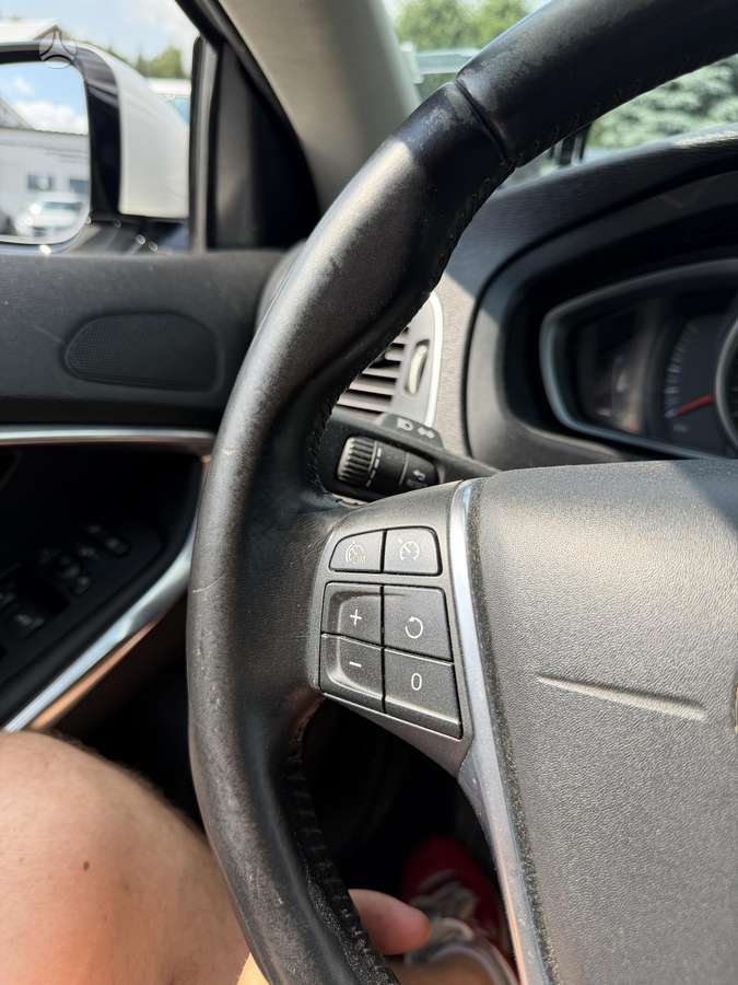 Volvo V40, 1.6 l., hatchback