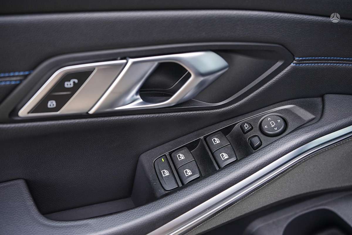 BMW 330, 3.0 l., Седан