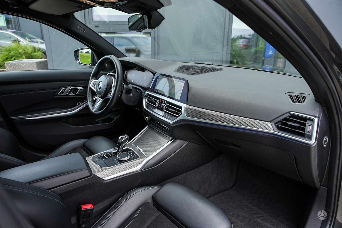 BMW 330, 3.0 l., Седан