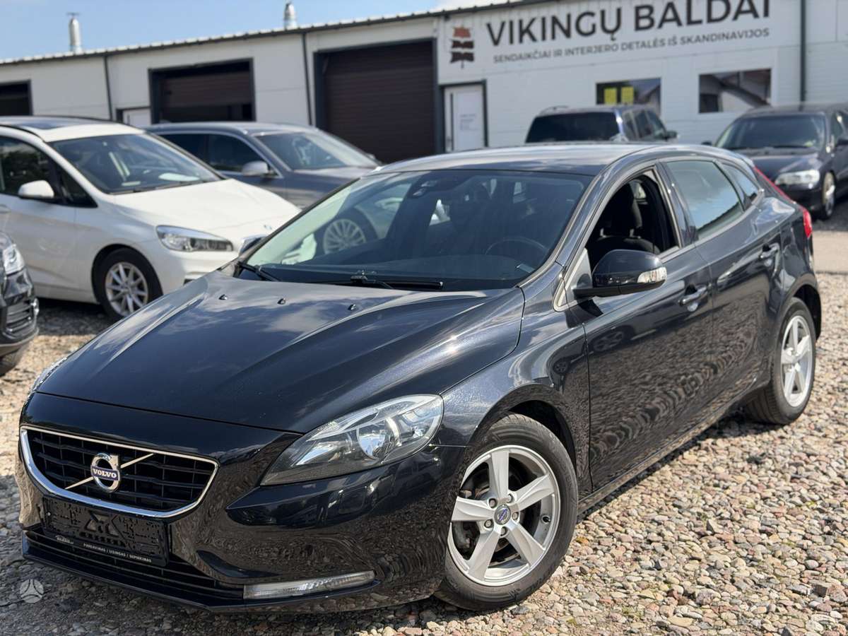 Volvo V40, 1.6 l., hatchback