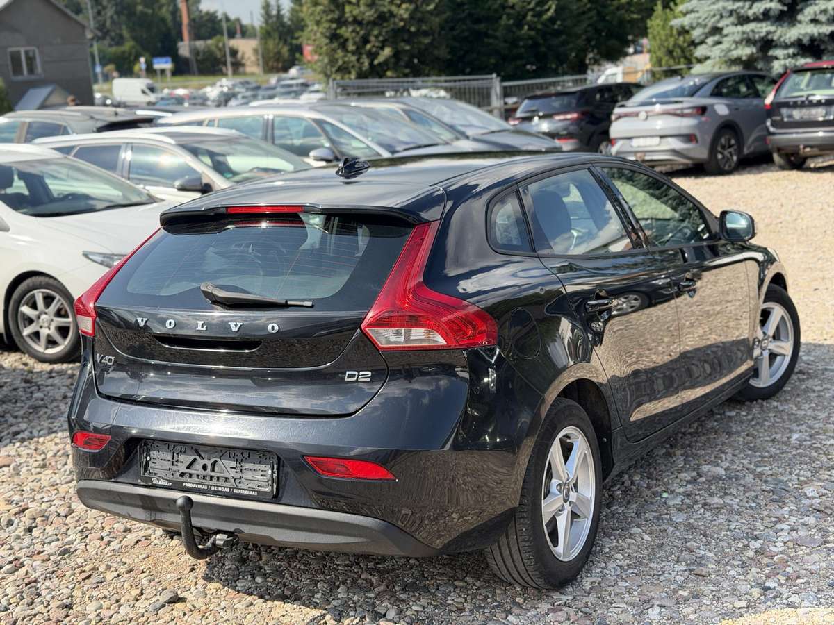Volvo V40, 1.6 l., hatchback