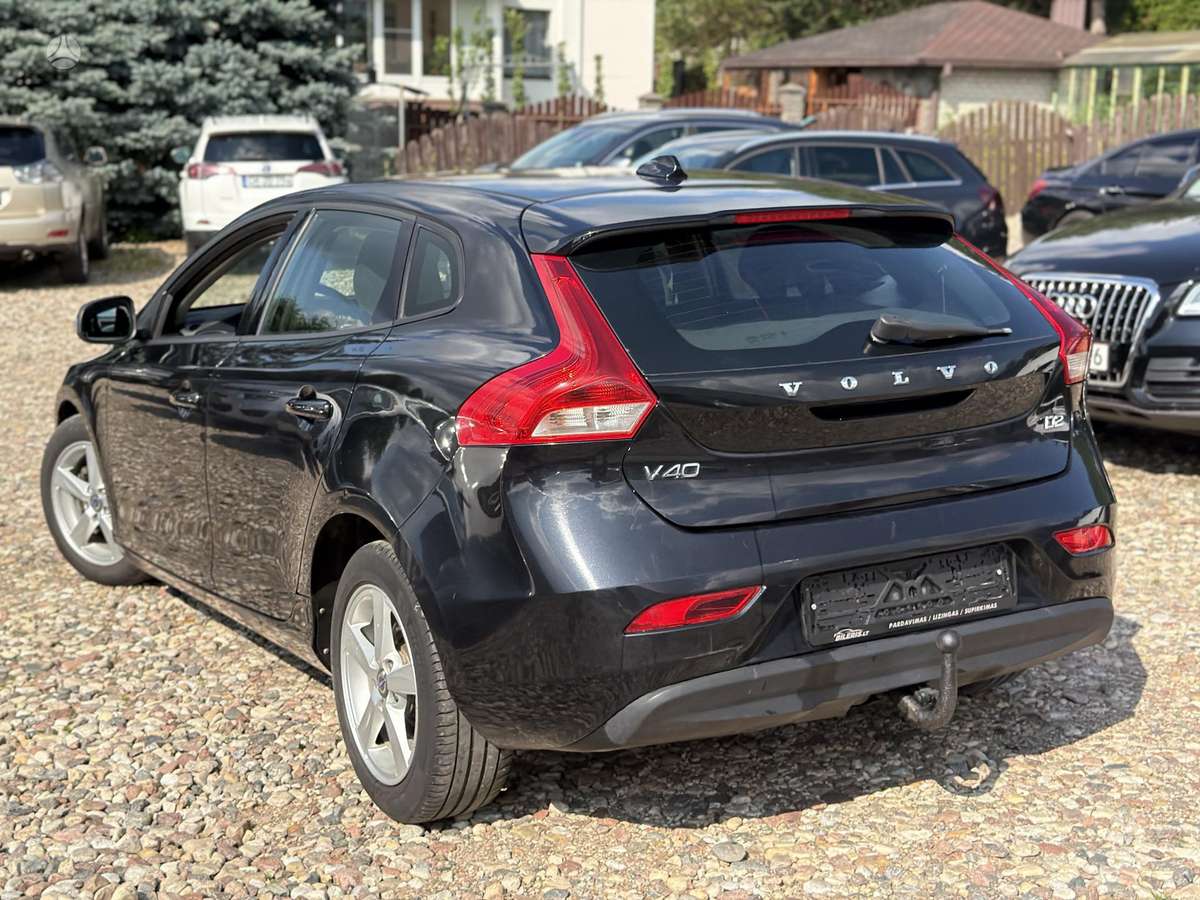 Volvo V40, 1.6 l., hatchback