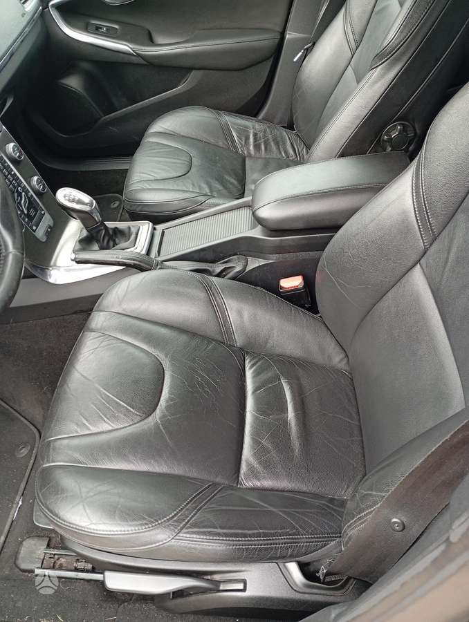 Volvo V40, 1.6 l., hatchback
