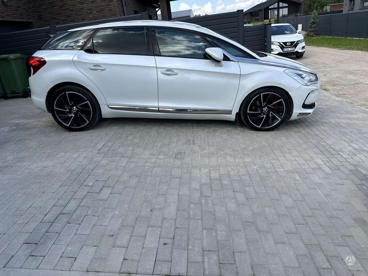Citroen DS5, 2.0 l., hatchback