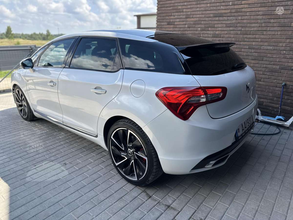 Citroen DS5, 2.0 l., hatchback