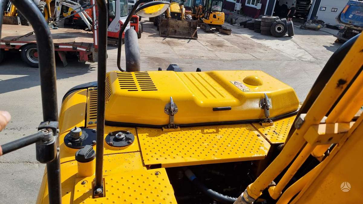 JCB JS 131 LC, ekskavatoriai