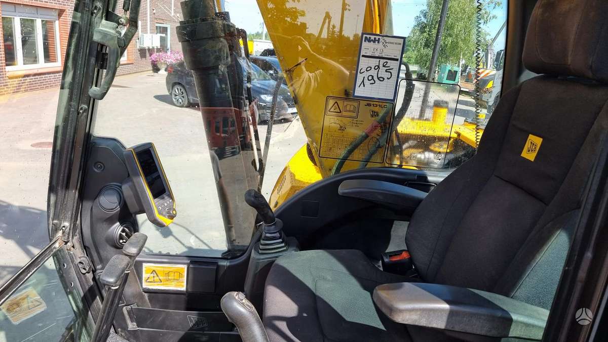 JCB JS 131 LC, ekskavatori