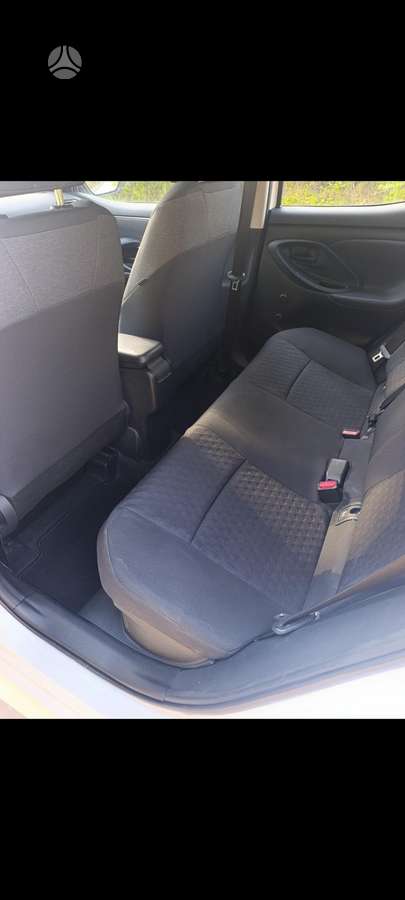 Toyota Yaris - 10