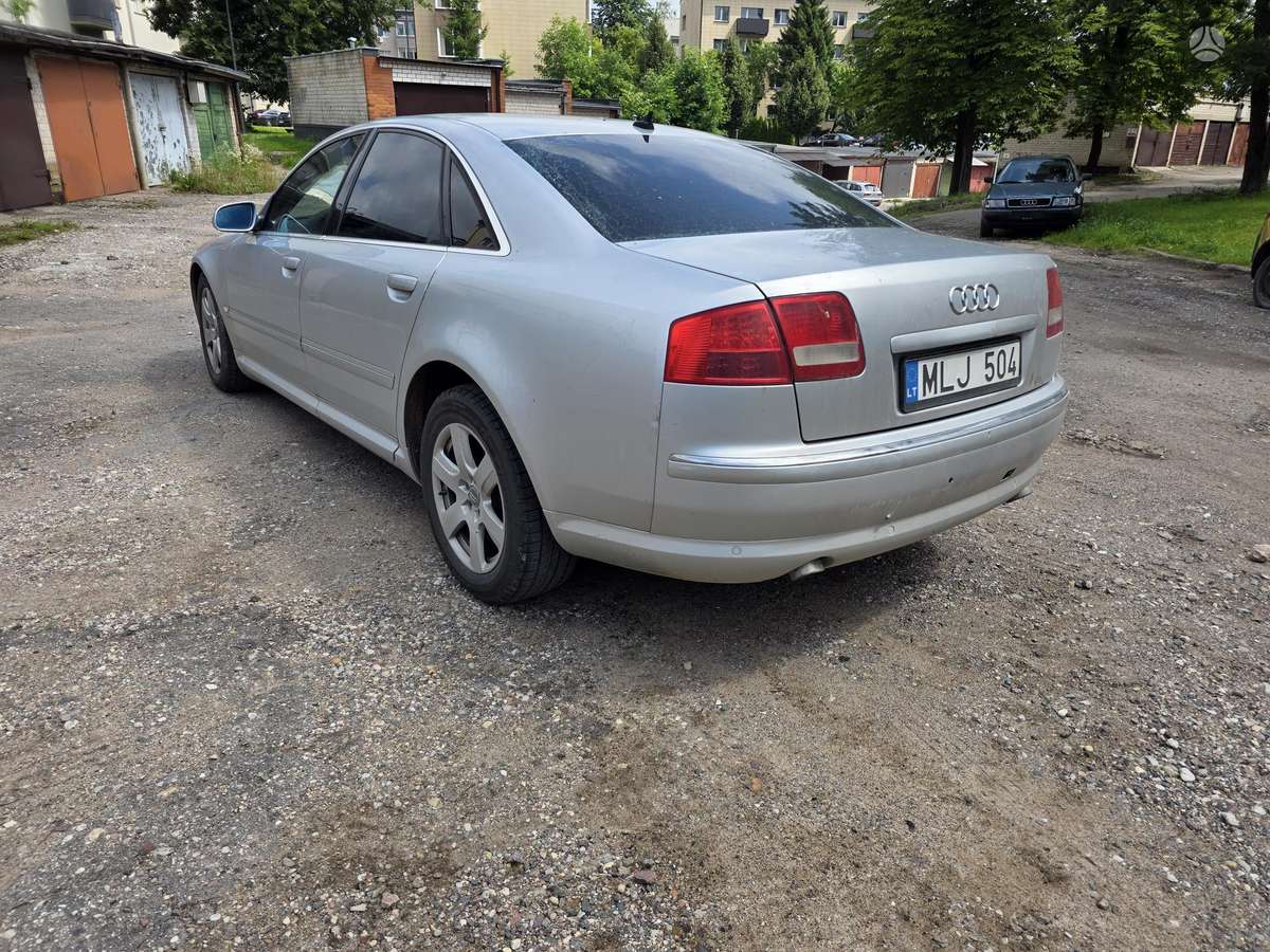 Audi A8, sedanas