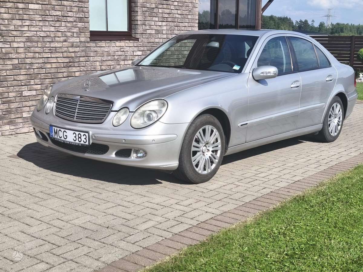 Mercedes-Benz 240, Седан