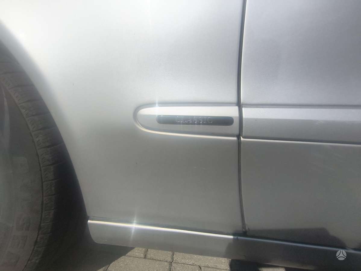 Mercedes-Benz 240, Седан