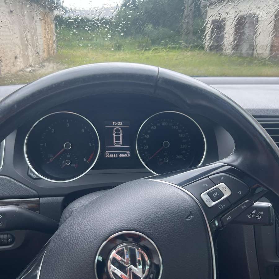 Volkswagen Jetta - 2