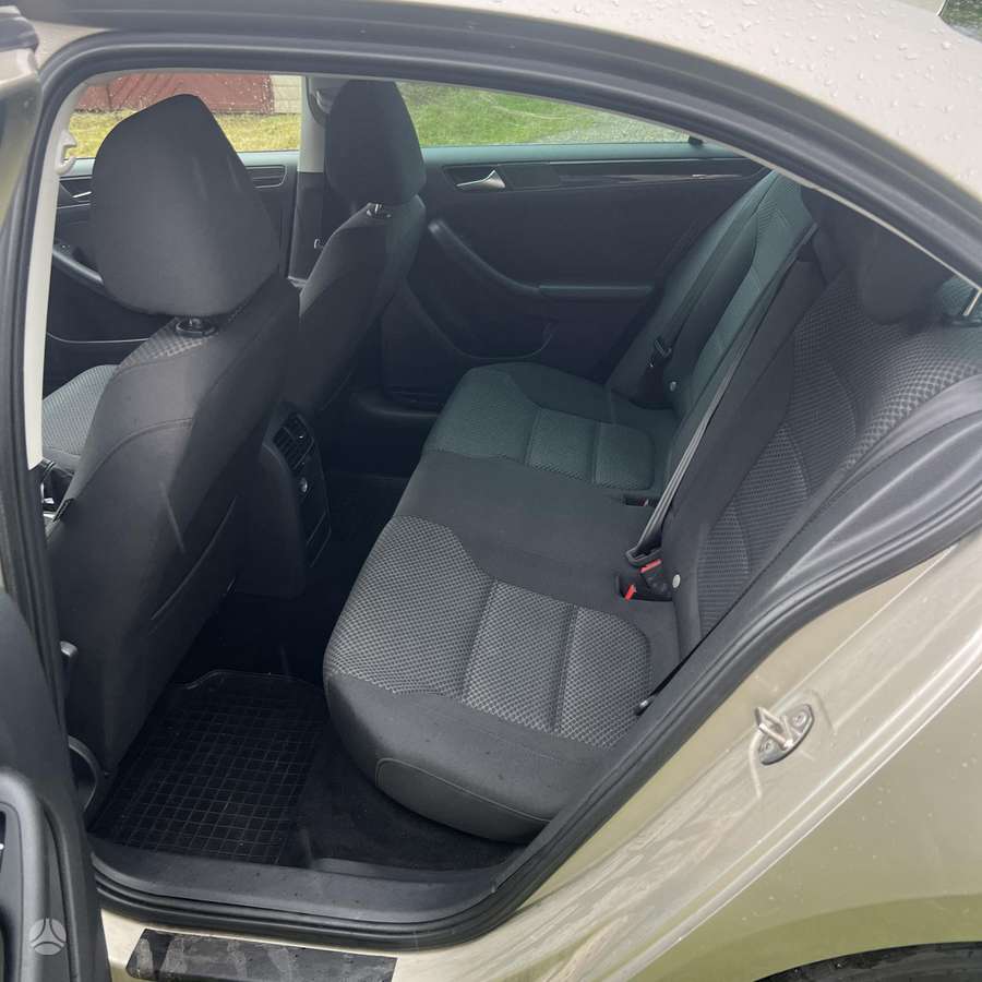 Volkswagen Jetta - 3