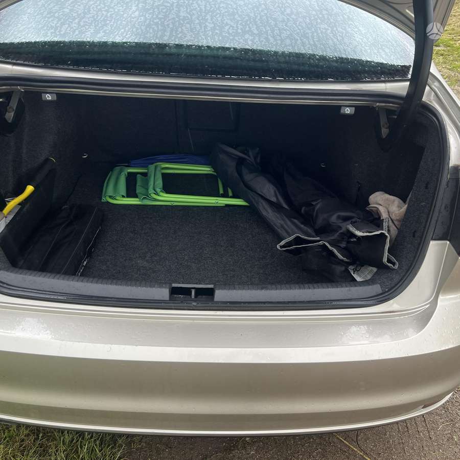 Volkswagen Jetta - 4