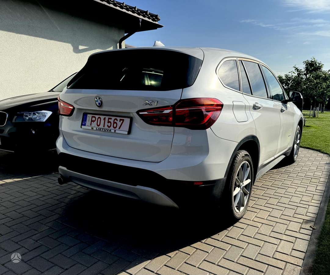 BMW X1, 2.0 l., off-road / crossover
