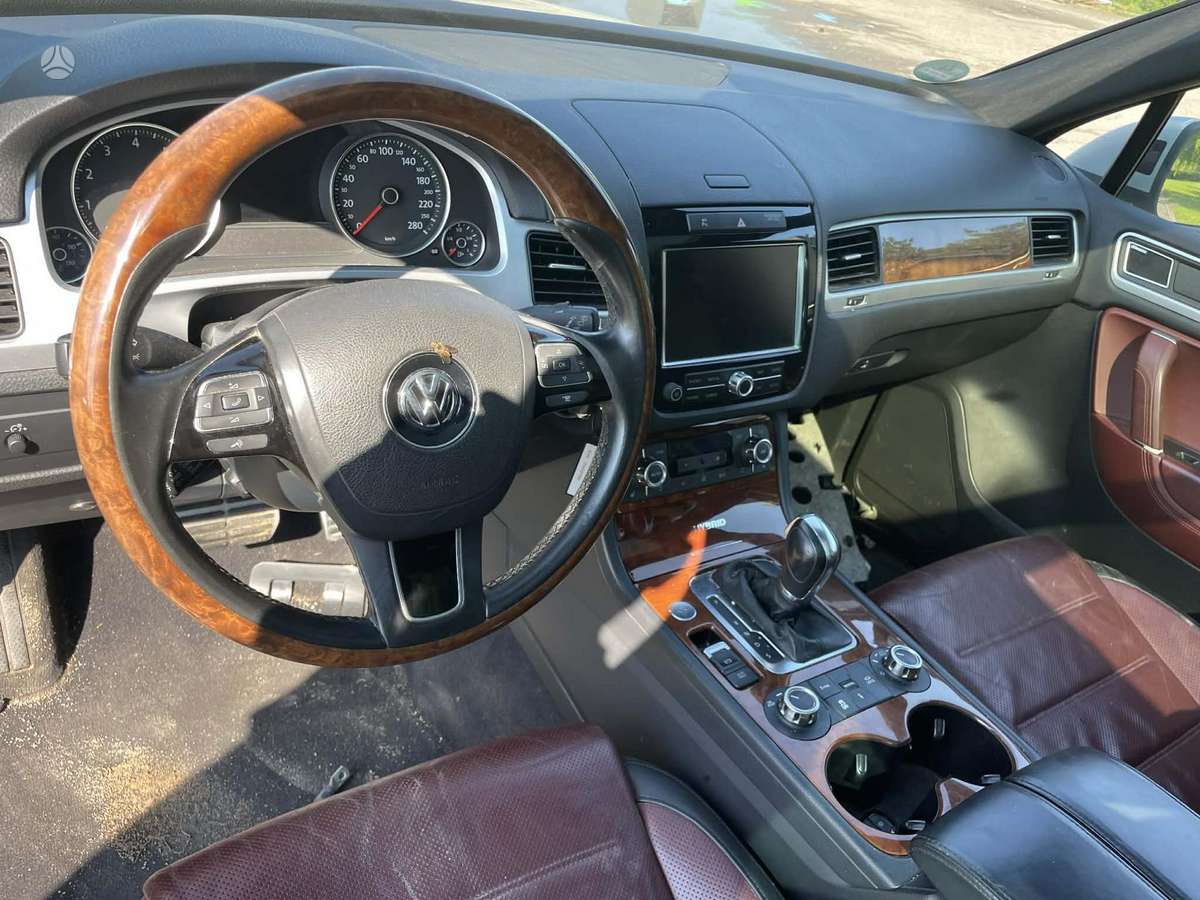 Volkswagen Touareg dalimis