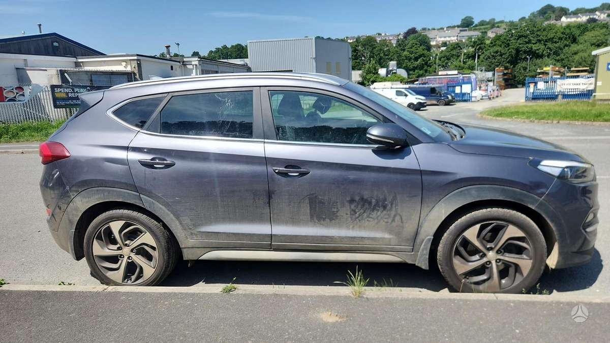 Hyundai Tucson for parts