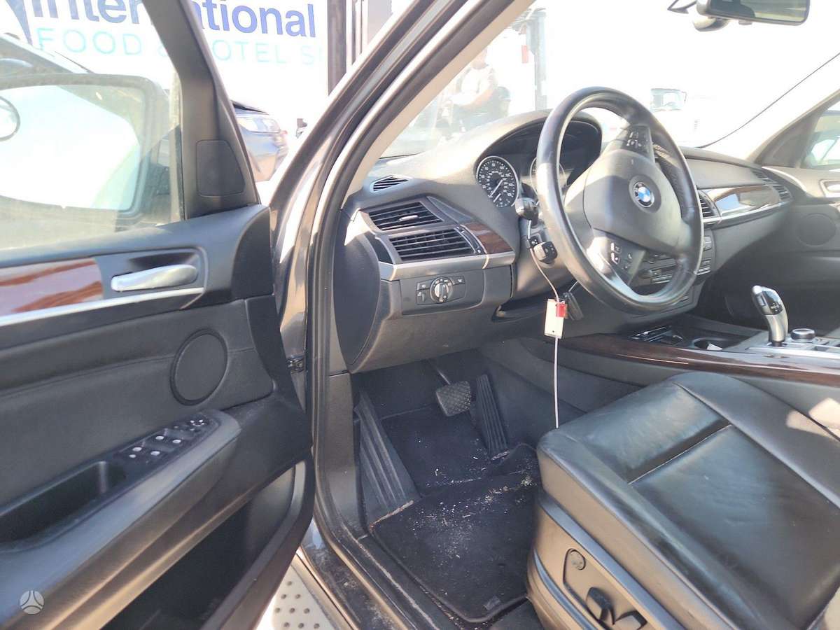BMW X5, 3.0 l., off-road / crossover