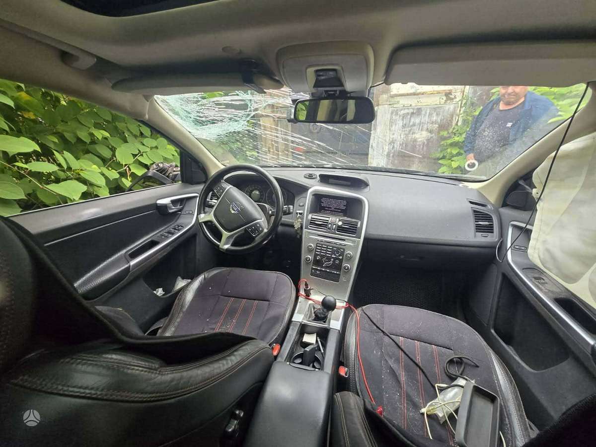 Volvo XC60 dalimis