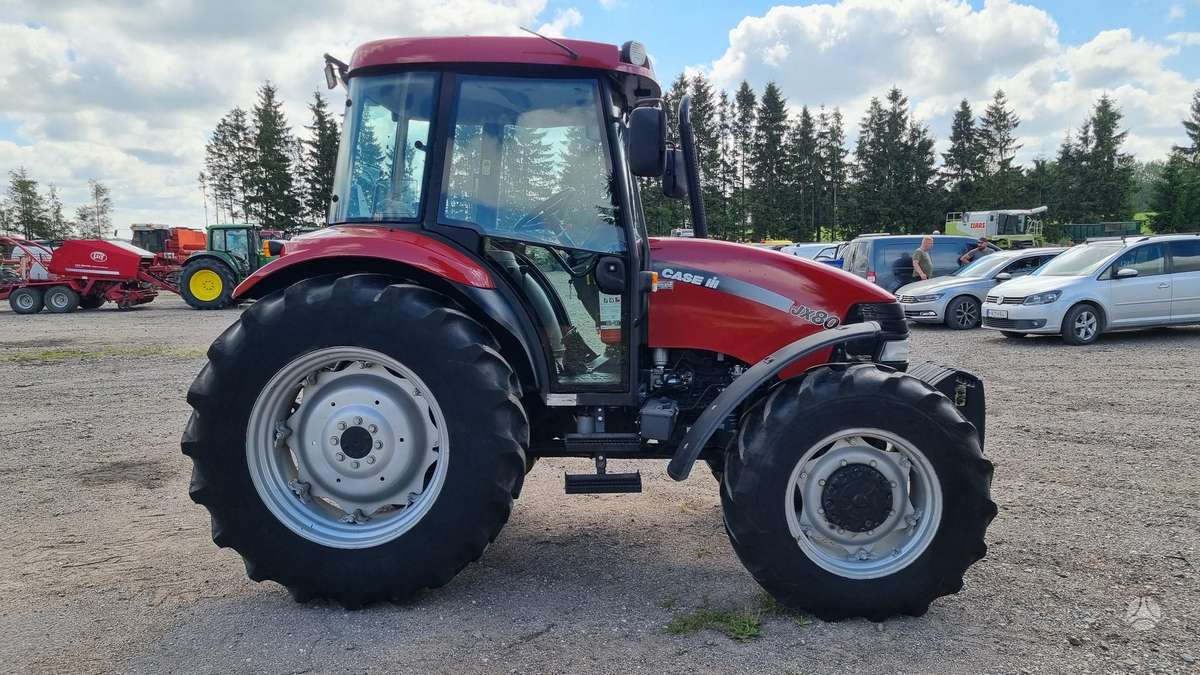 Case-IH JX80, traktori