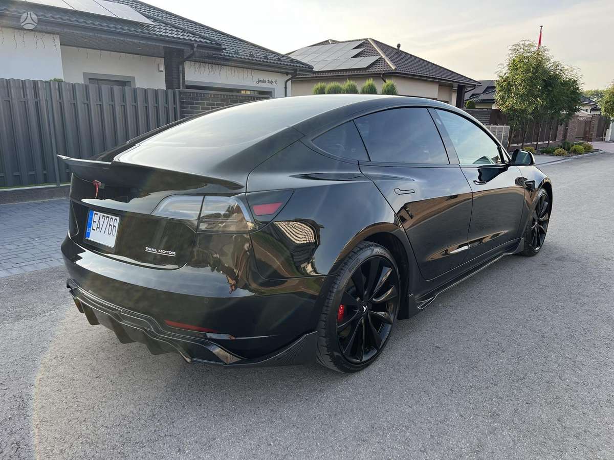 Tesla Model 3, 74 kWh, saloon / sedan