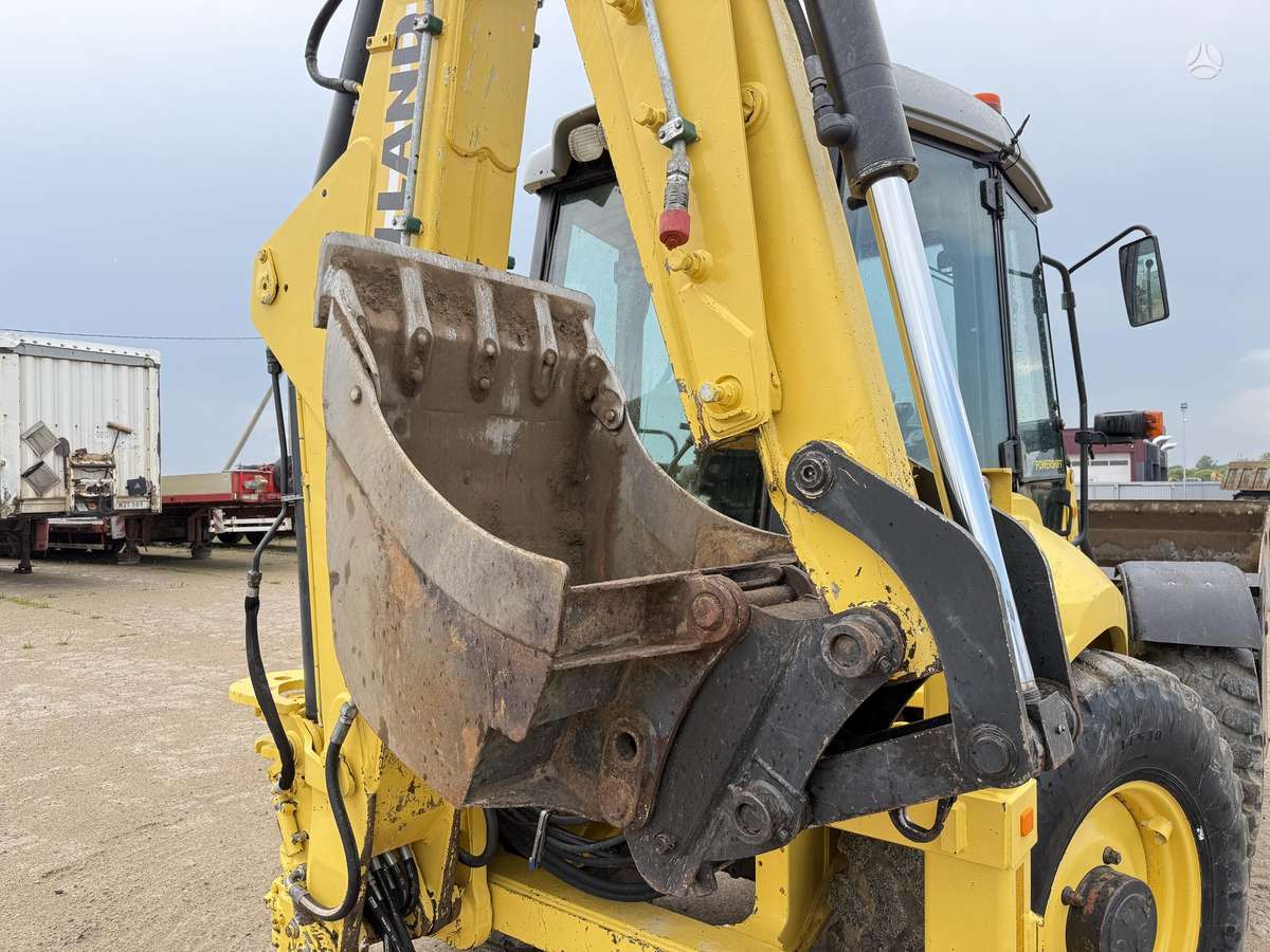 New Holland B115-4PS, excavator loader