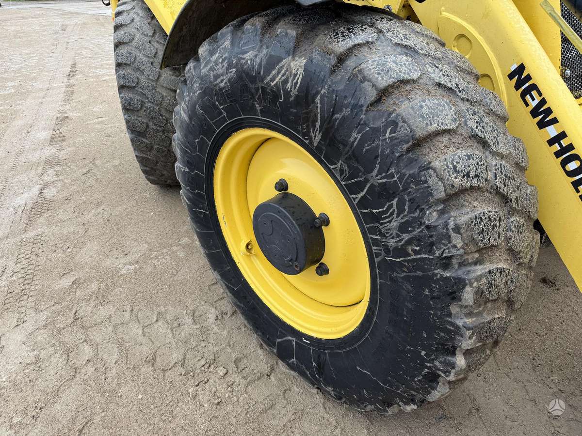 New Holland B115-4PS, excavator loader