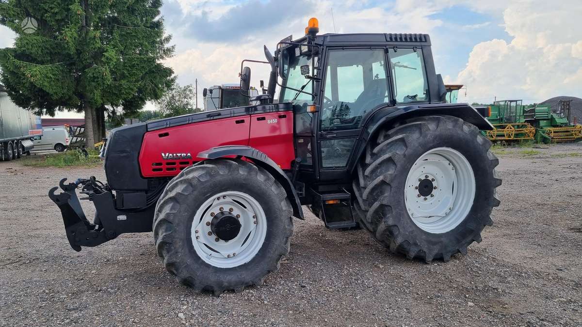 Valtra 8450, traktoriai