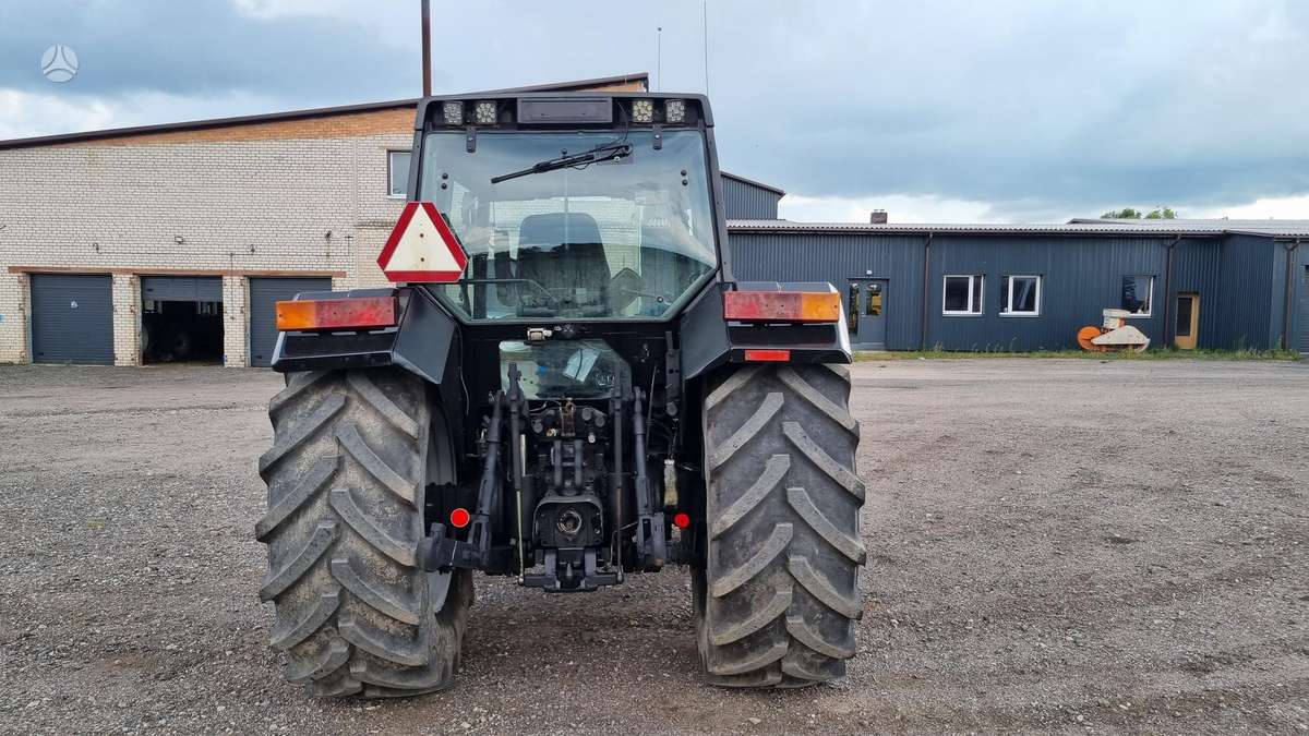 Valtra 8450, traktori