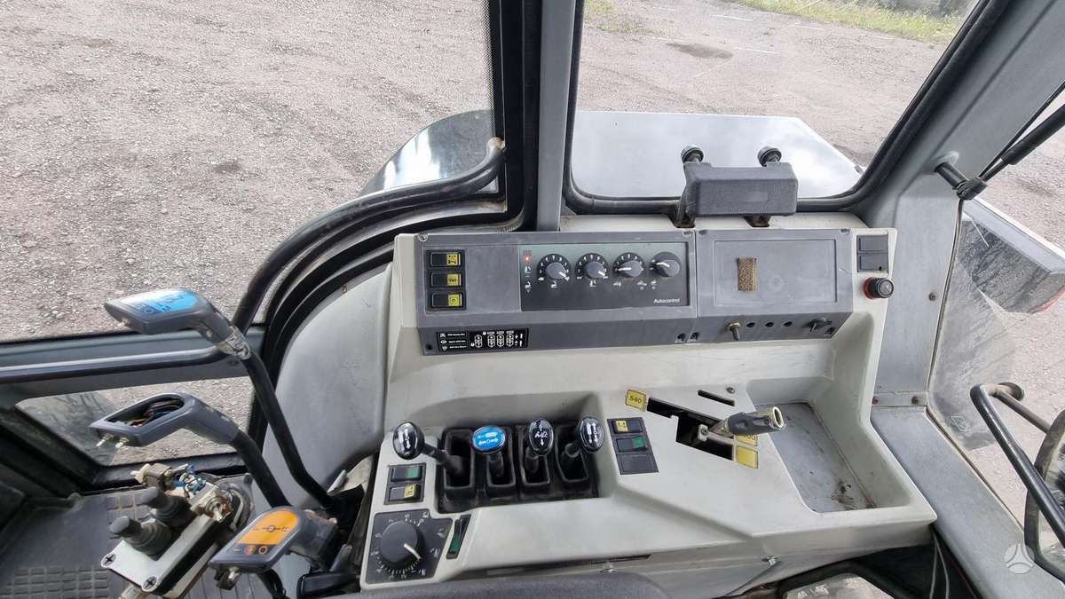 Valtra 8450, tractors