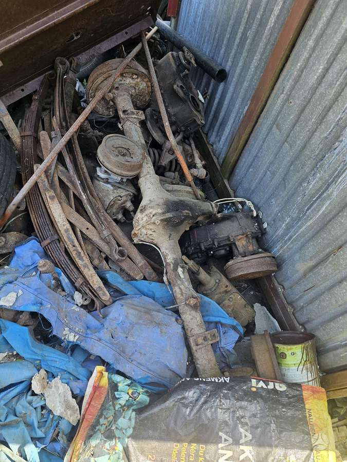 GAZ 24 apdares detaļas