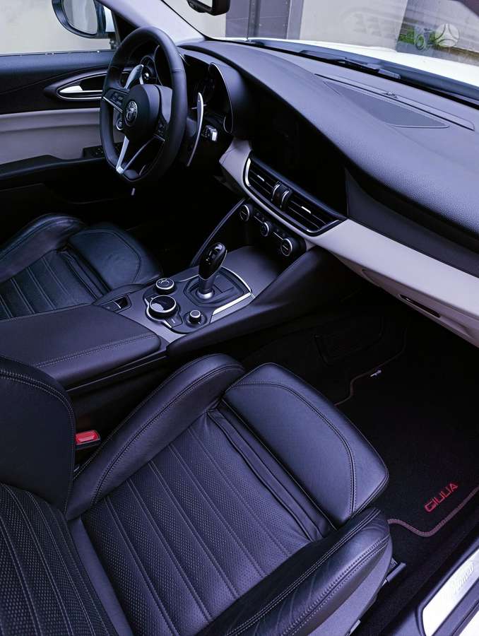 Alfa Romeo Giulia, 2.0 l., Седан