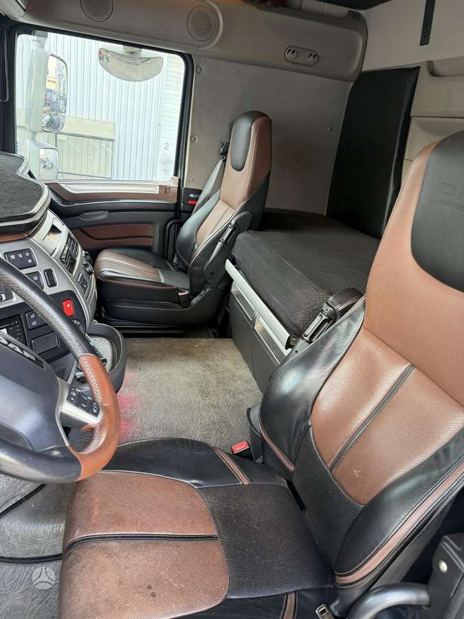 DAF XF530, single sleeper