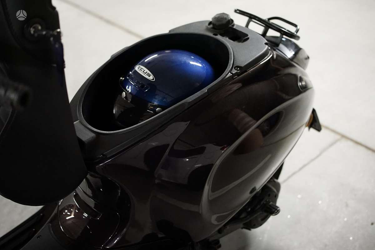 Piaggio Vespa 50cc, мотороллеры / мопеды