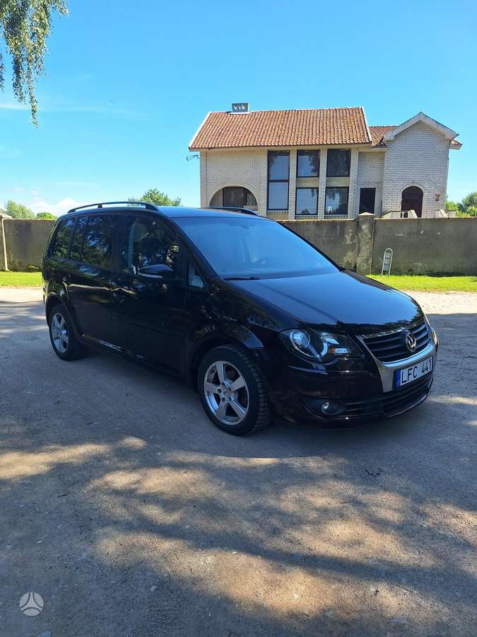 Volkswagen Touran - 1
