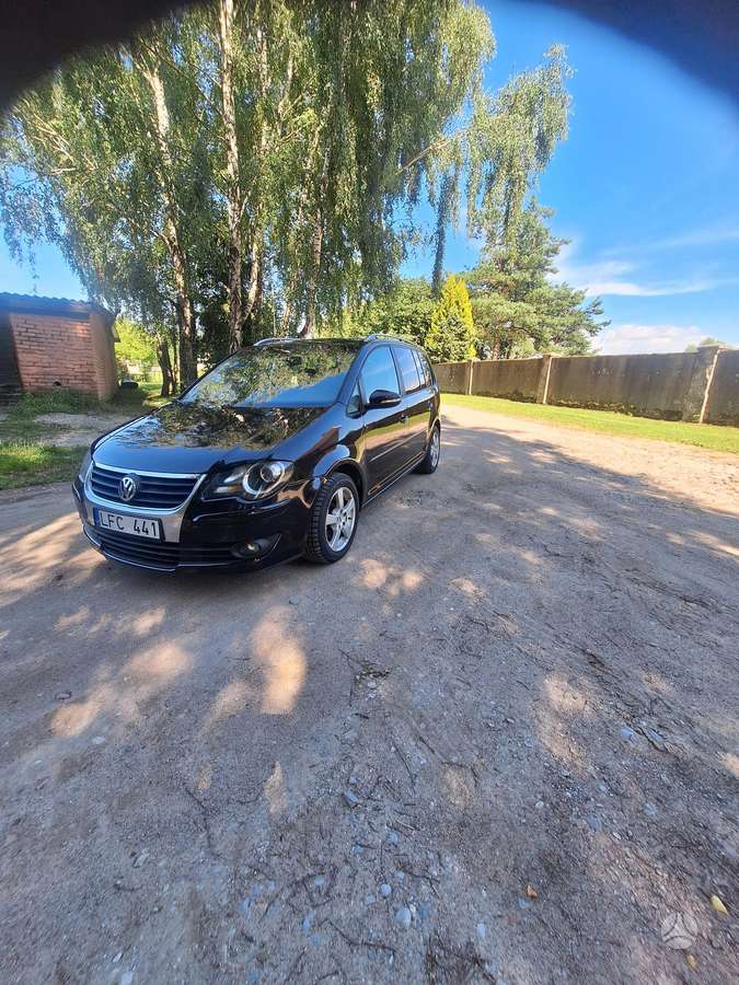 Volkswagen Touran - 4
