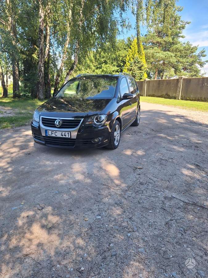 Volkswagen Touran - 10