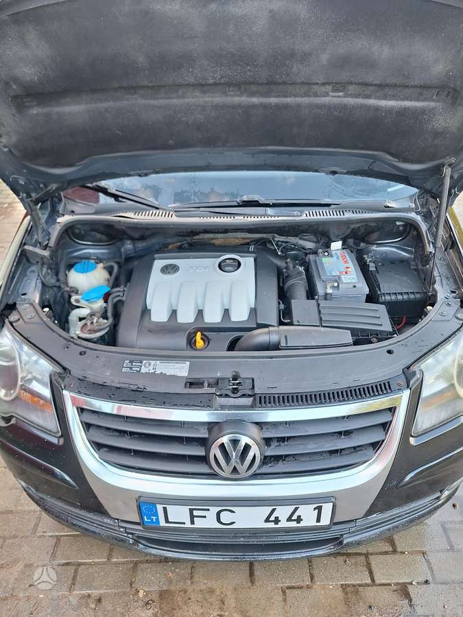 Volkswagen Touran - 11