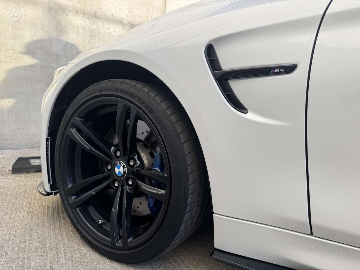 BMW M4, 3.0 l., coupe