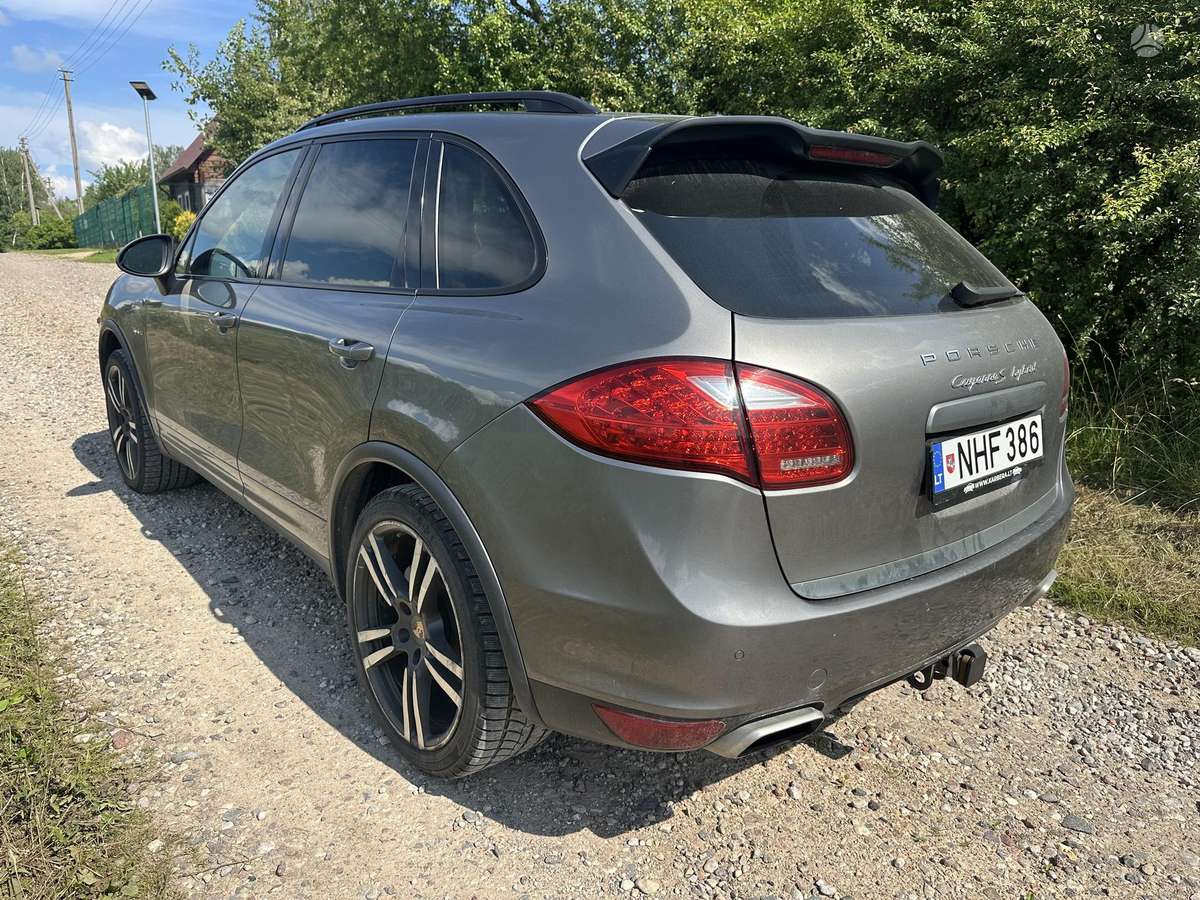 Porsche Cayenne - 1